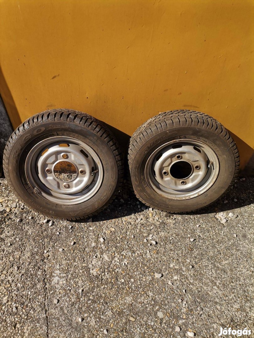 2 db felnire szerelt, keveset használt Wartburg téligumi eladó