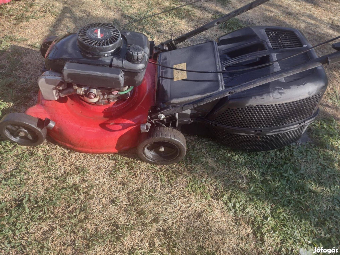 2 db fűnyíró egyben