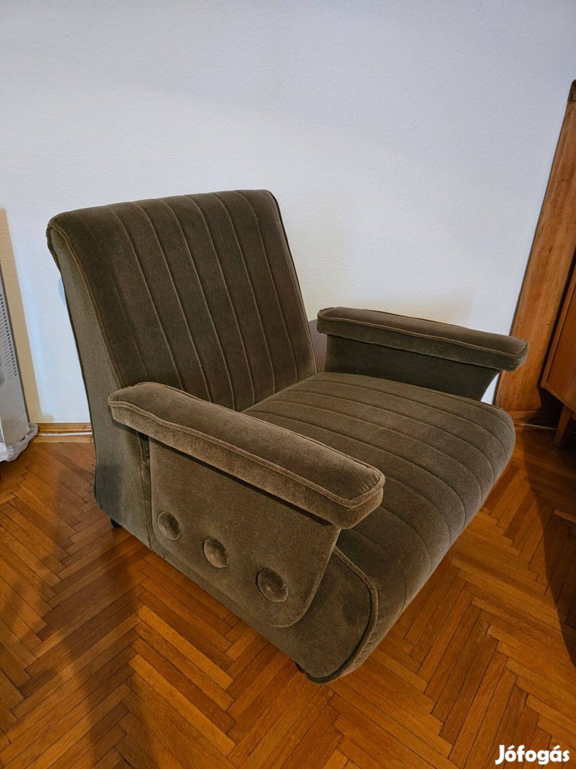 2 db kényelmes, újrakárpitozott fotel eladó!