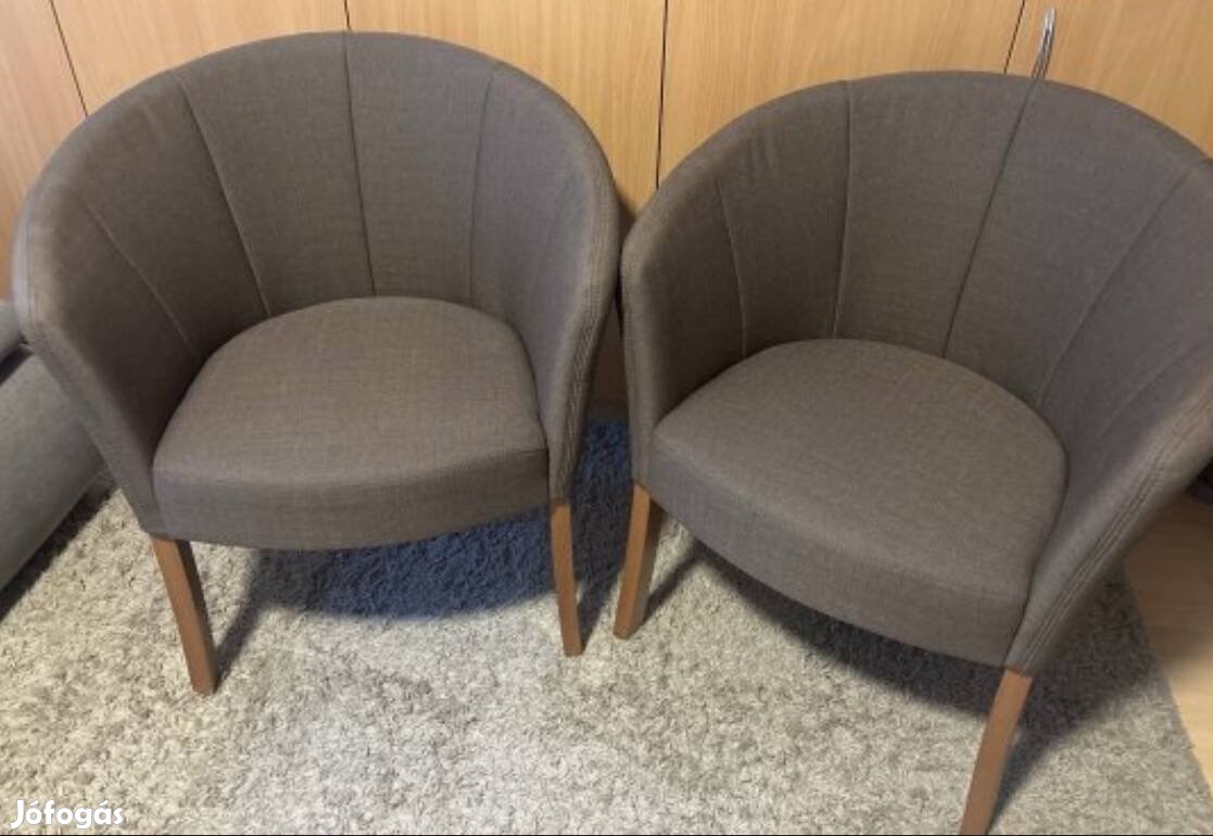 2 db kényelmes masszív fotel