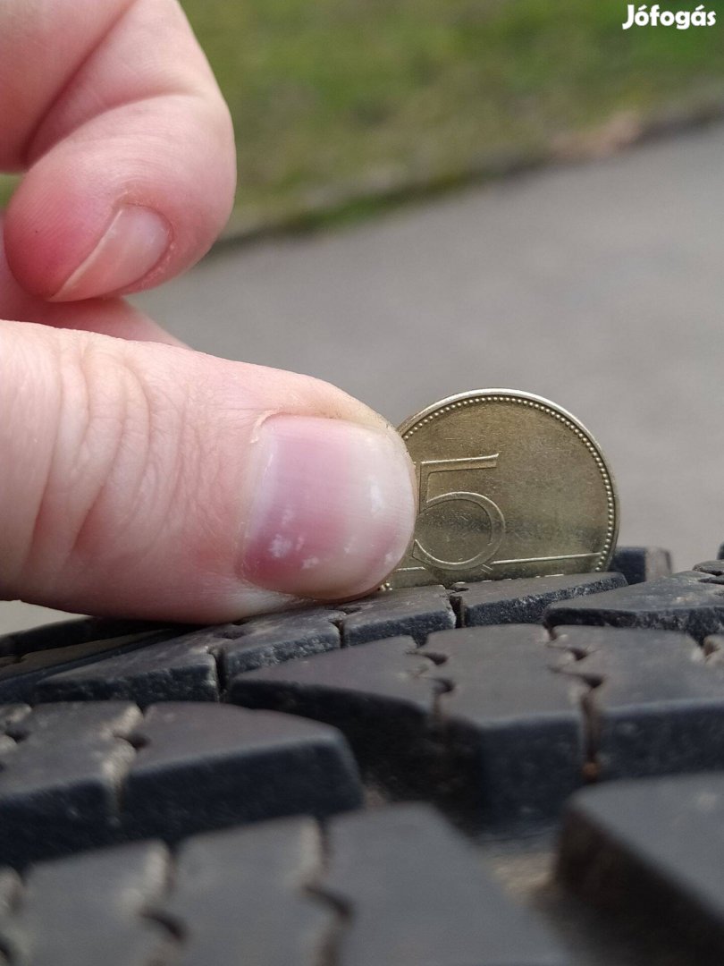 2 db megkímélt állapotú Kormoran téli gumi (185/65 R14 86T)