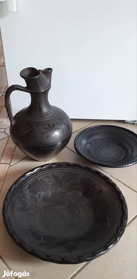 2 db nádudvari fekete kerámia tál, tányér+ antik kancsó
