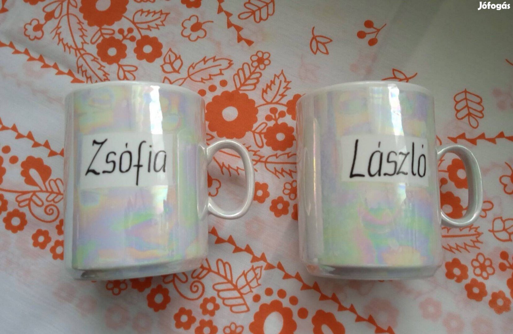 2 db névfeliratos bögre, árdb