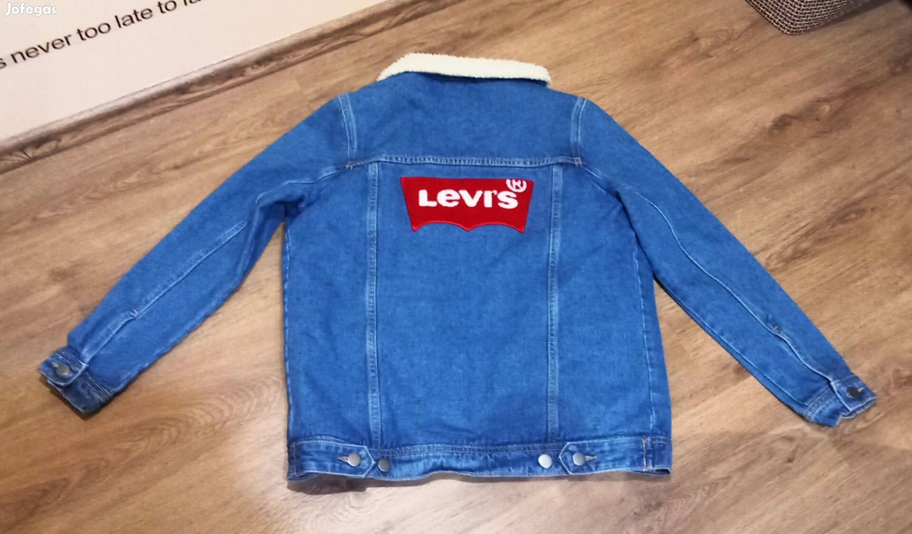 2 db női Levi's farmernadrág + bundás dzseki