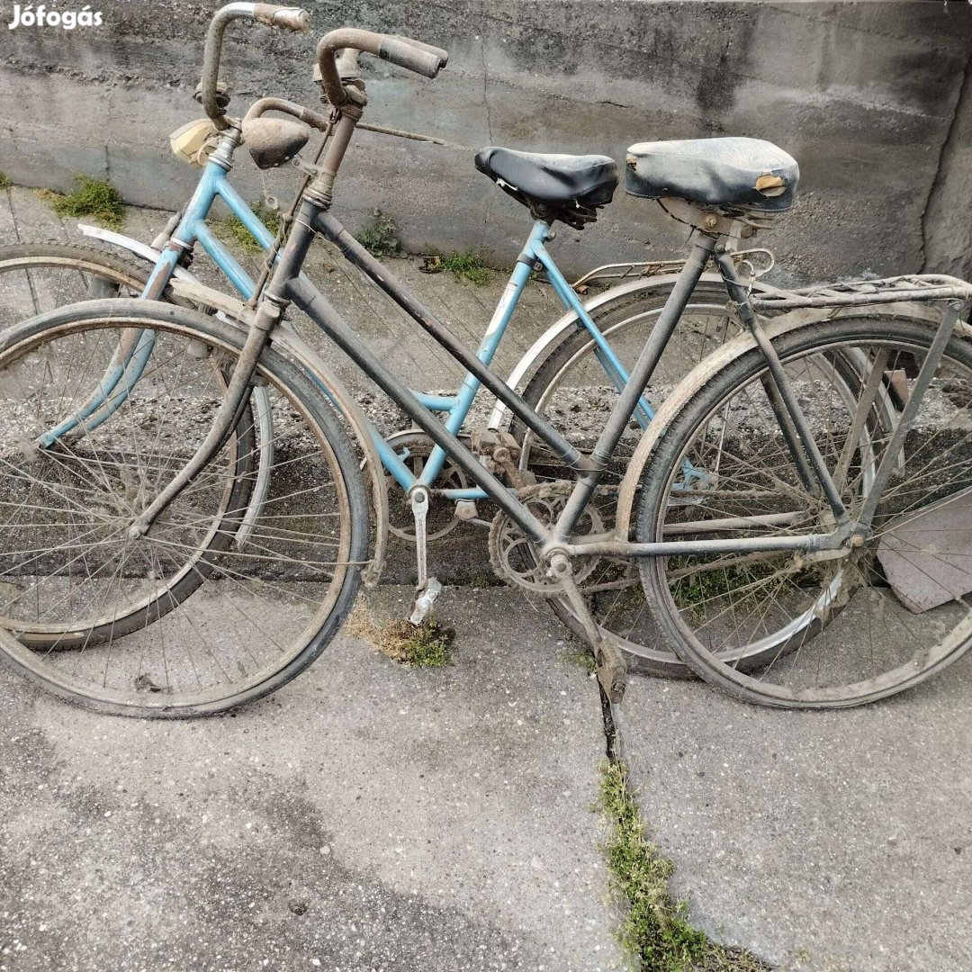 2 db régi retro bicikli, kerékpár (a kék Csepel)