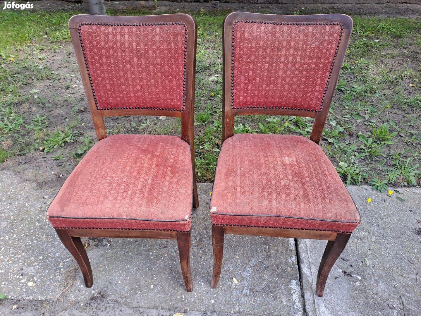 2 db retro kárpitozott szegecselt szék