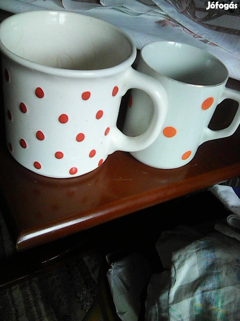 2 db retró pöttyös kerámia bögre