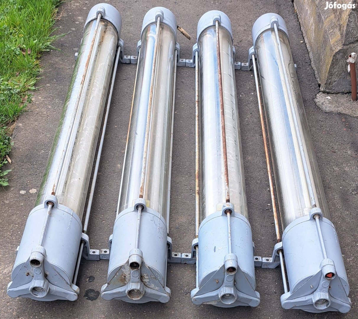 2 db robbanásbiztos lámpa