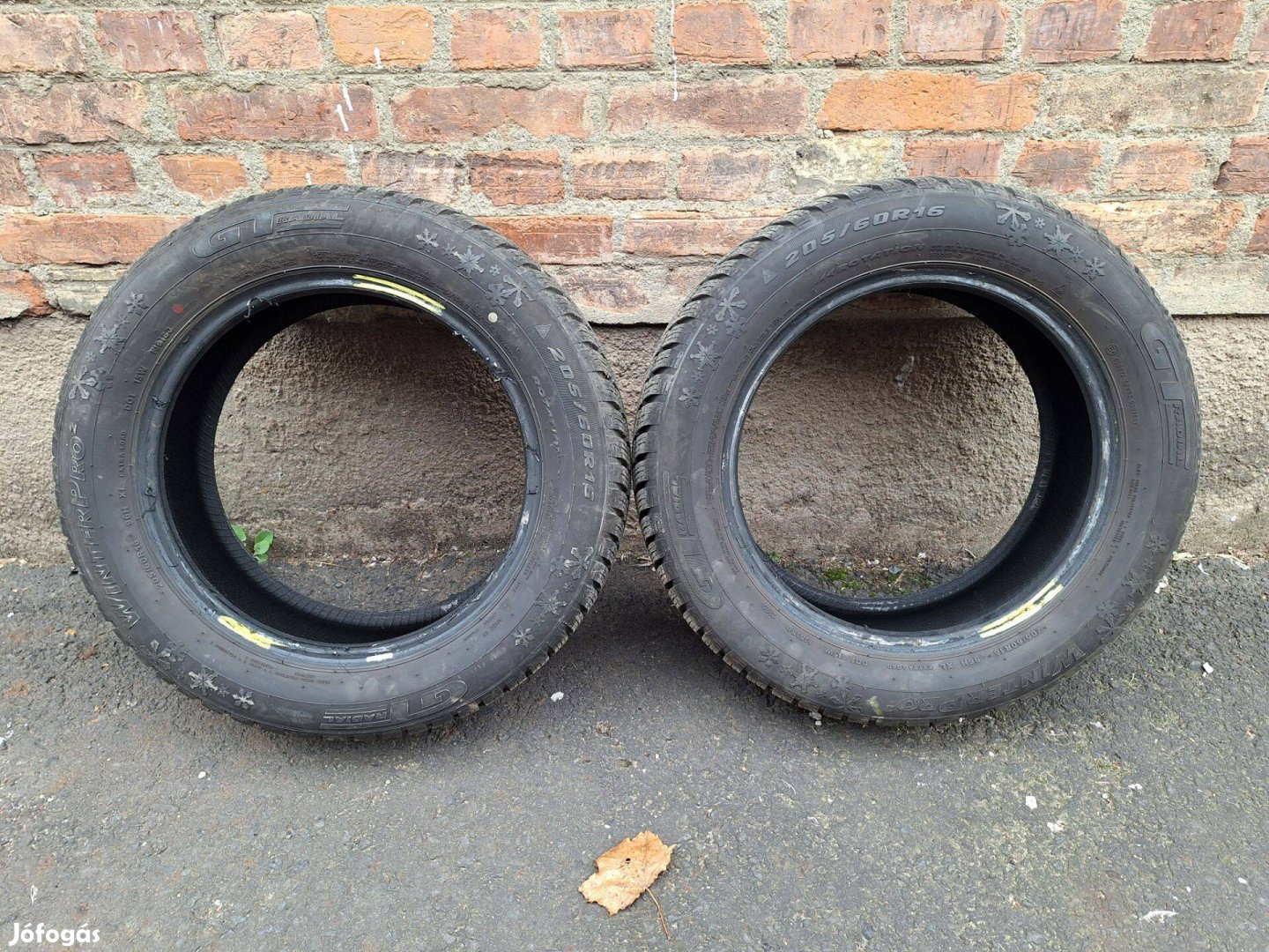 2 db téligumi eladó 205/60 R16