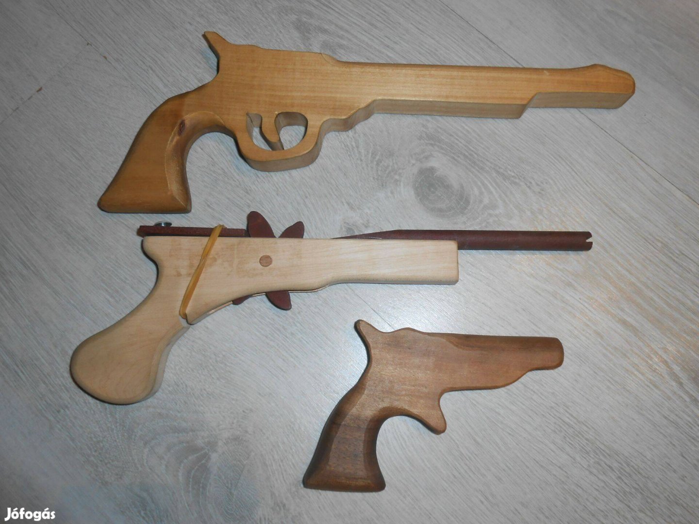 2 db tömör fa pisztoly, puska, játék fegyver újszerű állapotban