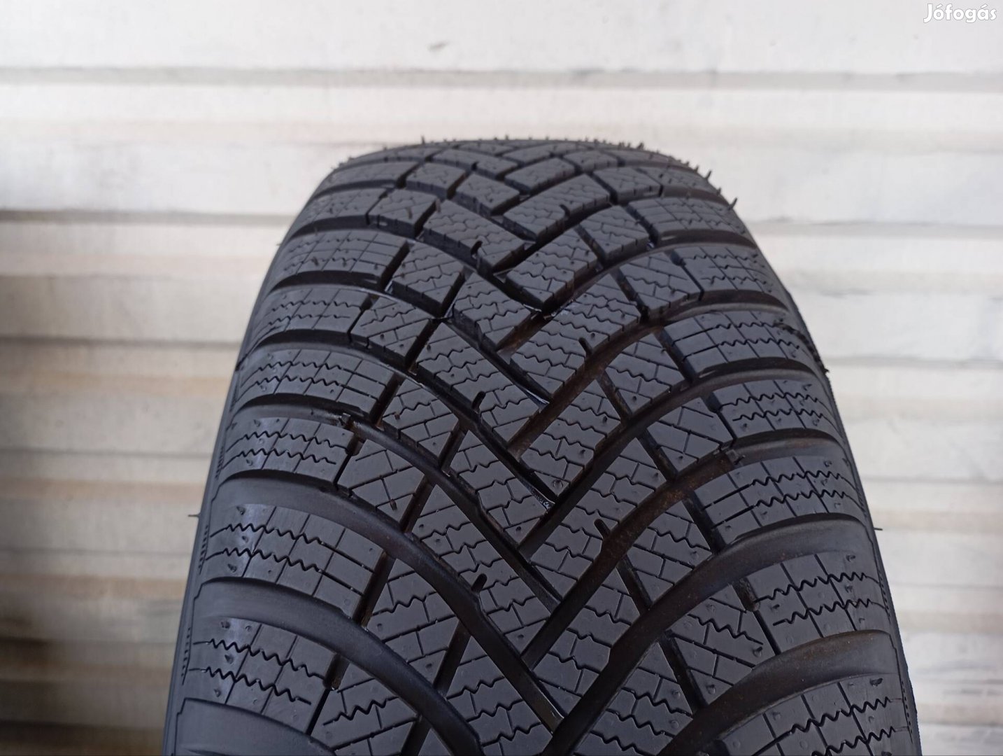 2 db új Hankook Winter Ícept RS3 205/65 R16 95H téligumi