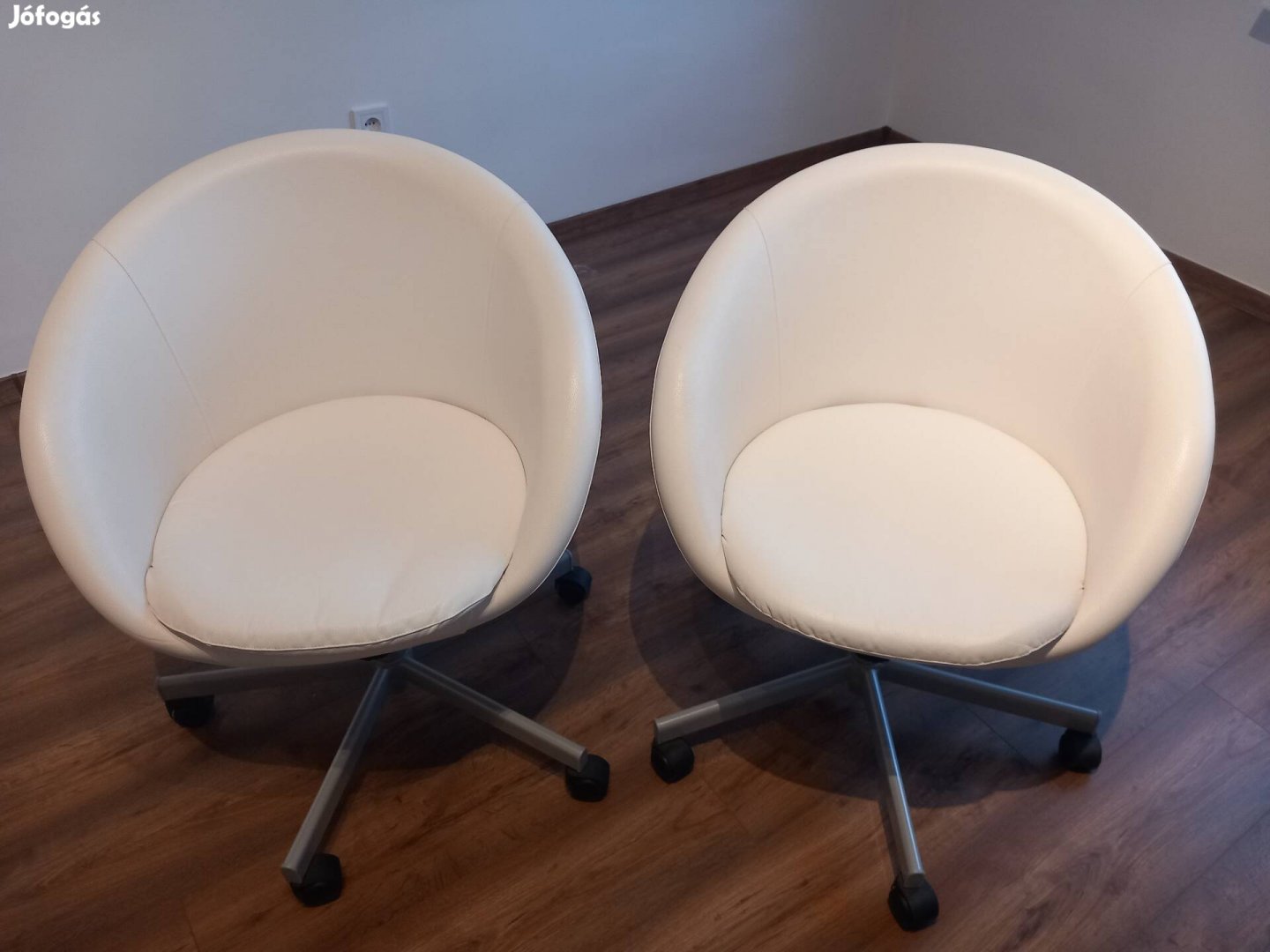 2 db újszerű Ikeás forgószék eladó