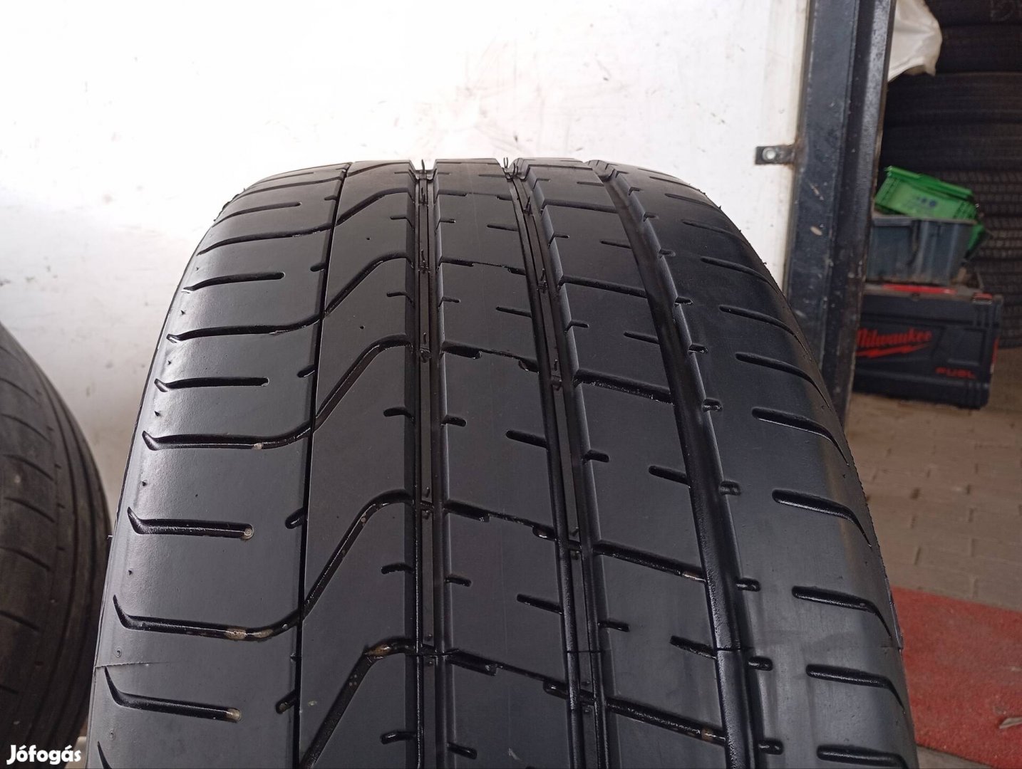 2 db újszerű Pirelli P Zero 275/35 ZR19 100Y XL nyárigumi