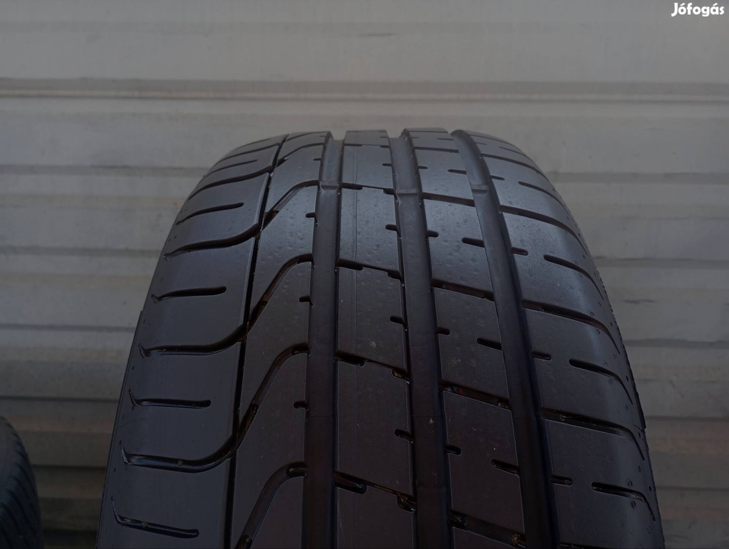 2 db újszerű Pirelli P Zero AO 255/40 R19 100Y XL nyárigumi