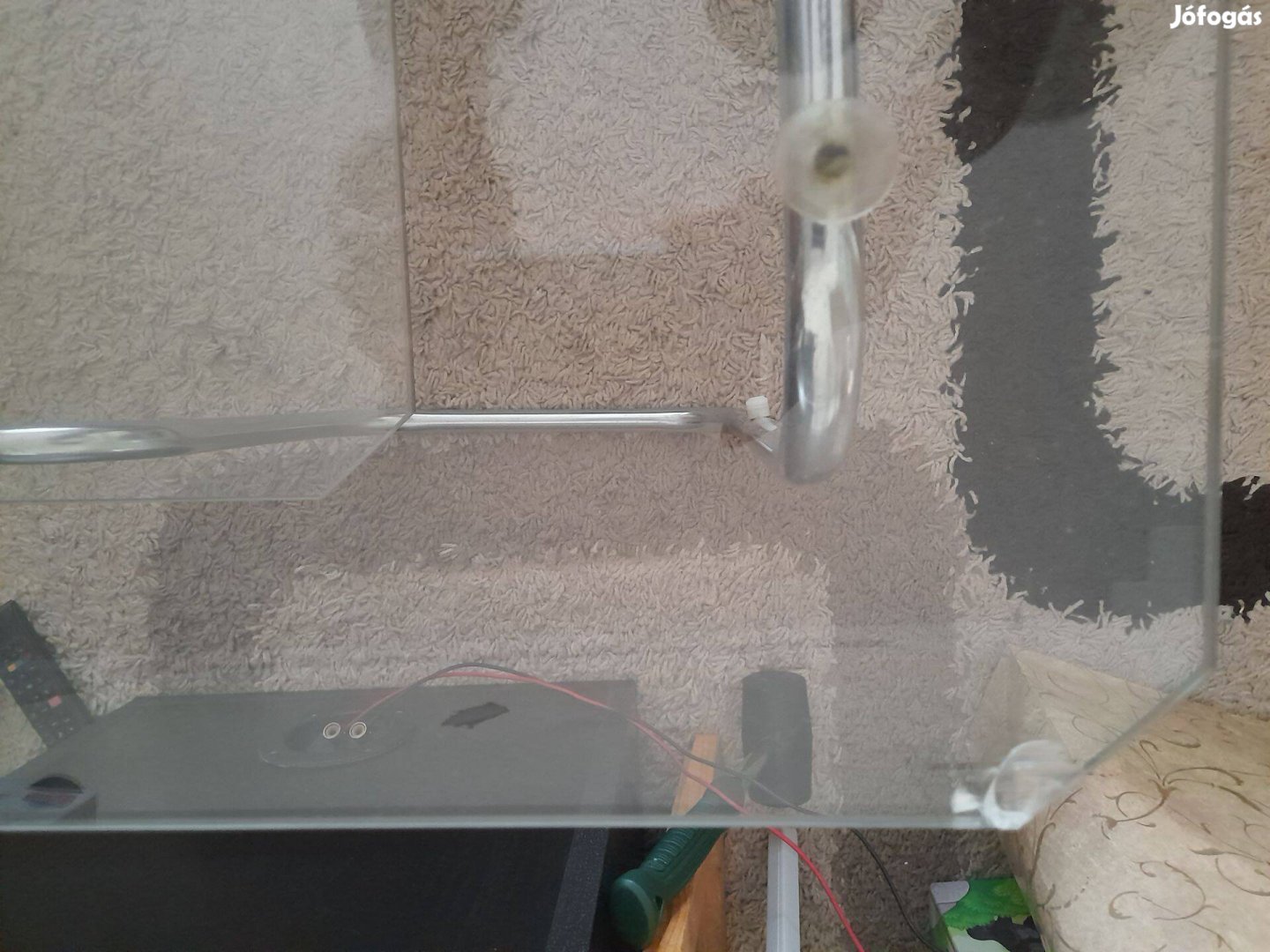 2 db üveglapos asztal