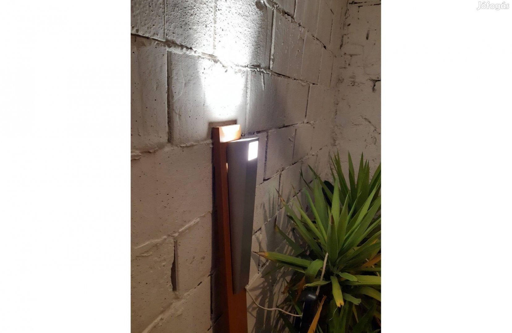 2 dekorációs Delta light LED fali lámpa eladó