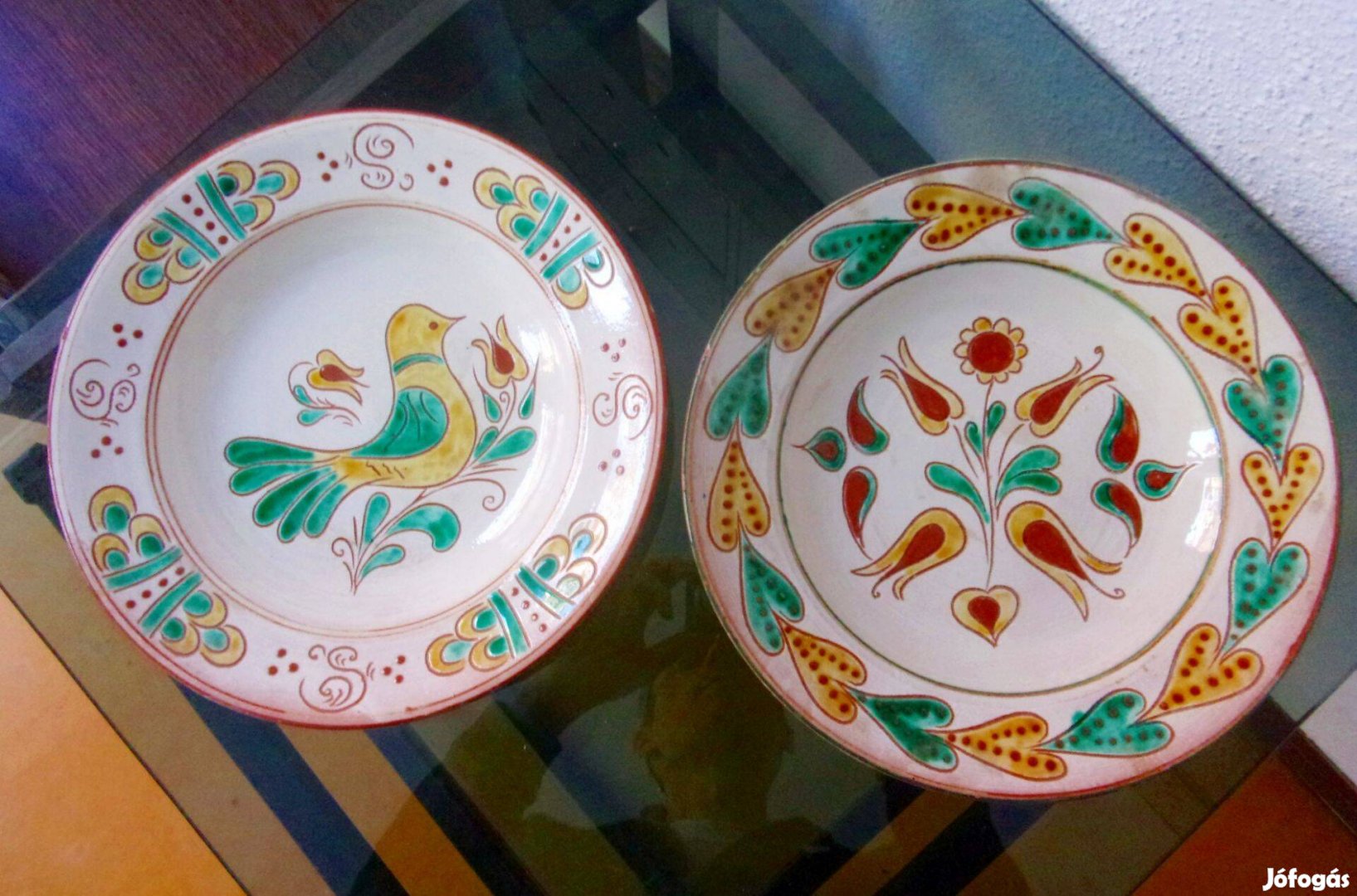 2 féle népművészeti kerámia tányér dísztányér fali tányér
