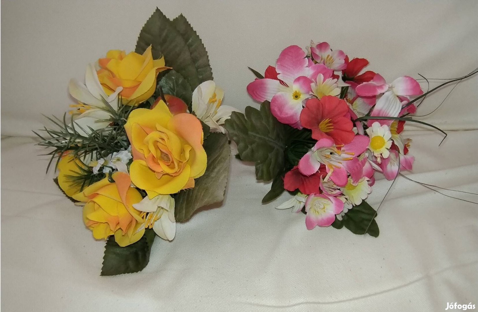 2 kis művirág csokor eladó