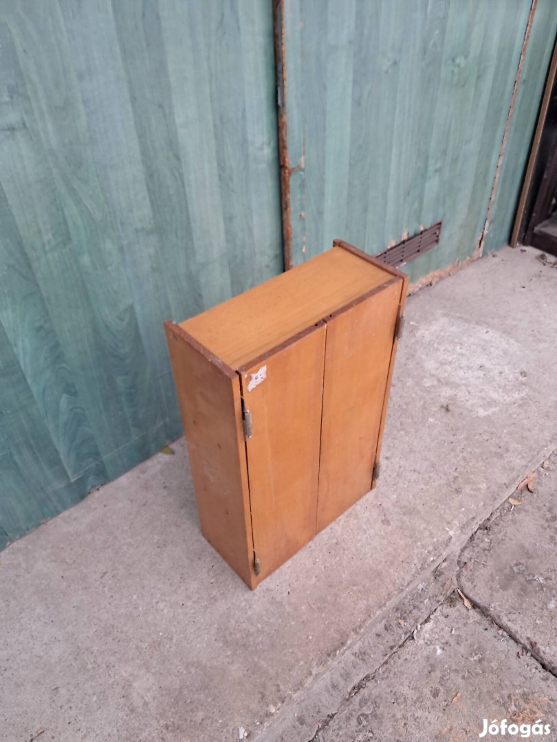 2 polcos fali szekrény
