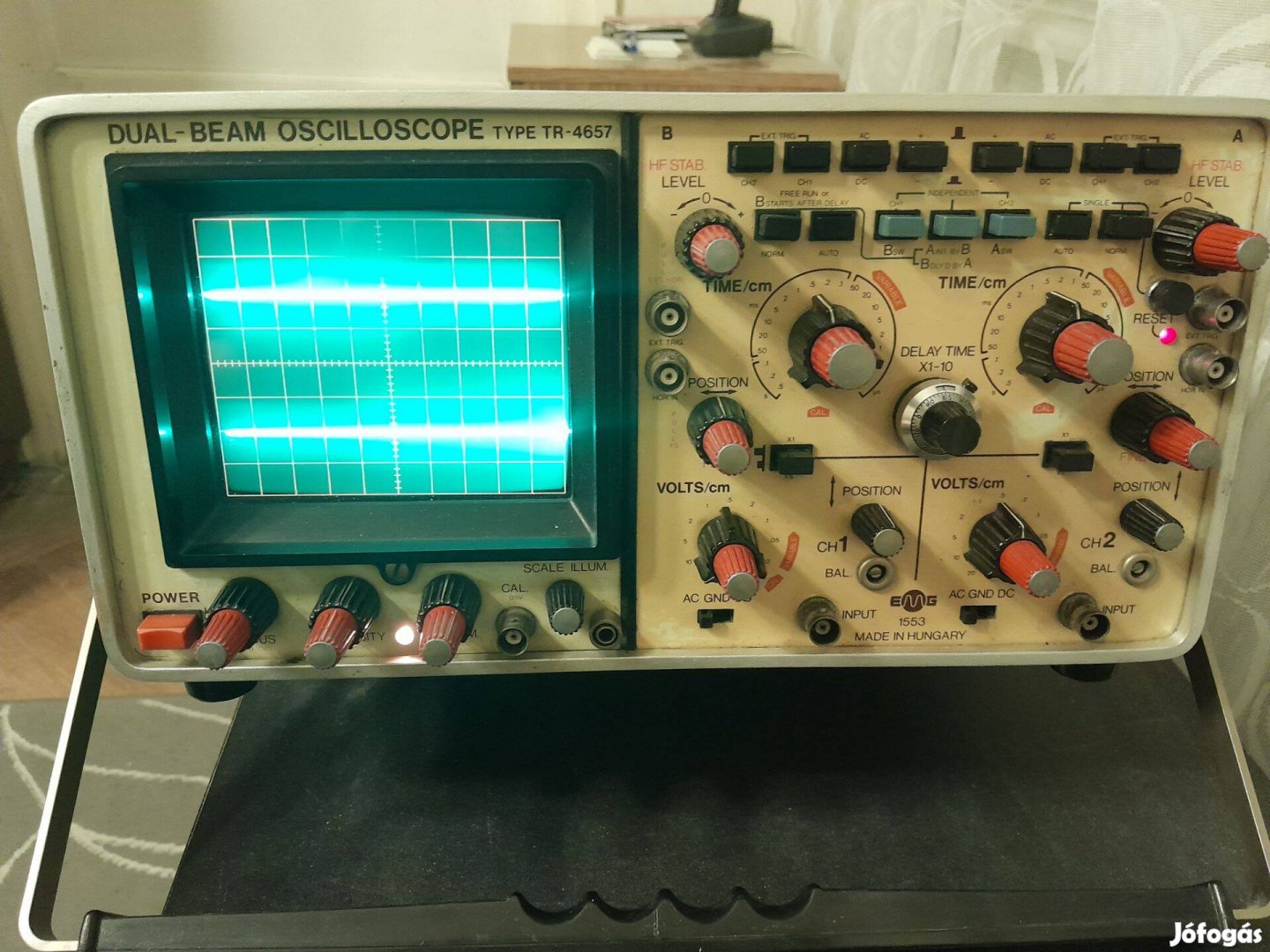 2 sugaras 30Mhz-es oszcilloszkóp