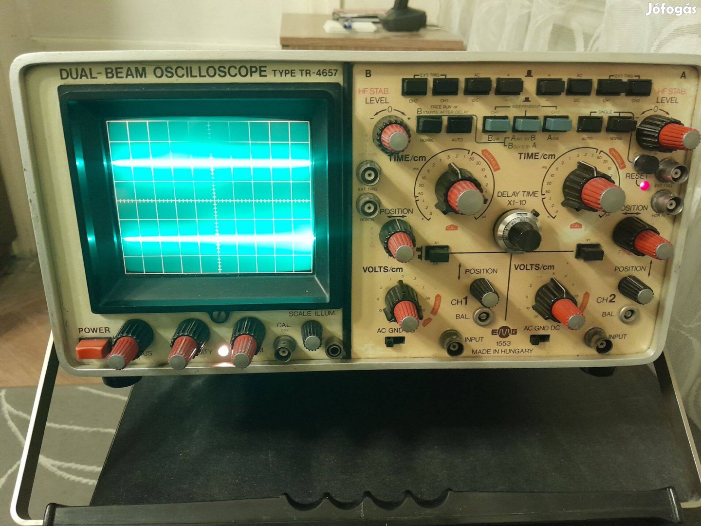 2 sugaras 30Mhz-es oszcilloszkóp
