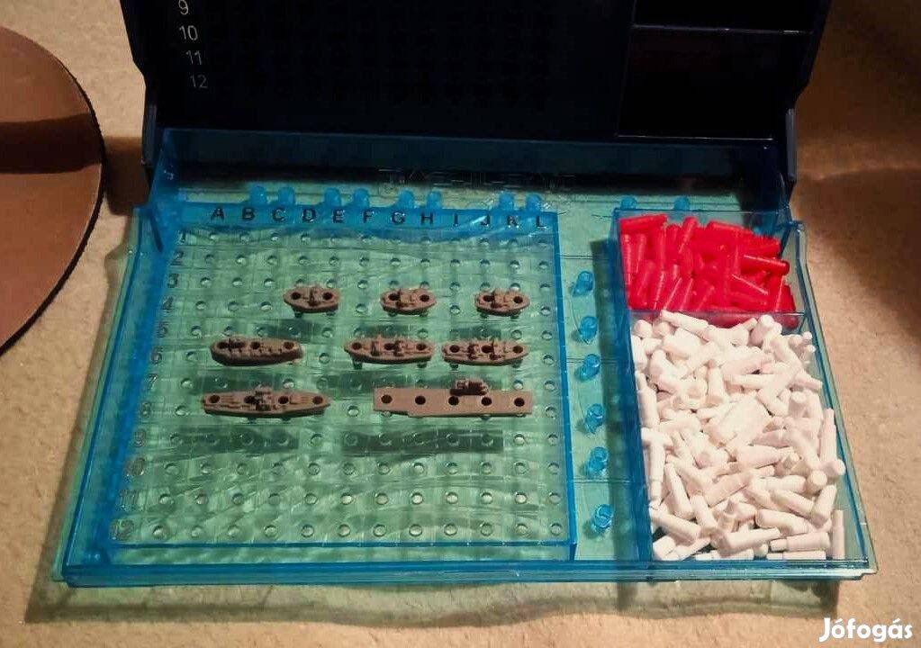 2 személyes, 2 külön pályás, retro torpedójáték