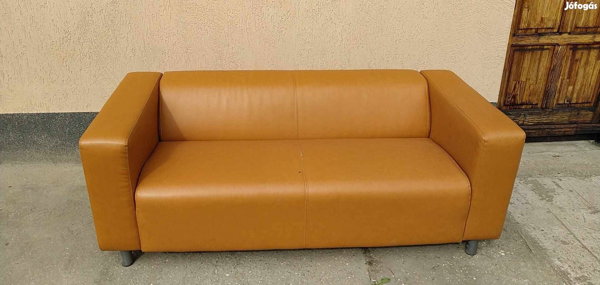 2 személyes világos barna kanapé