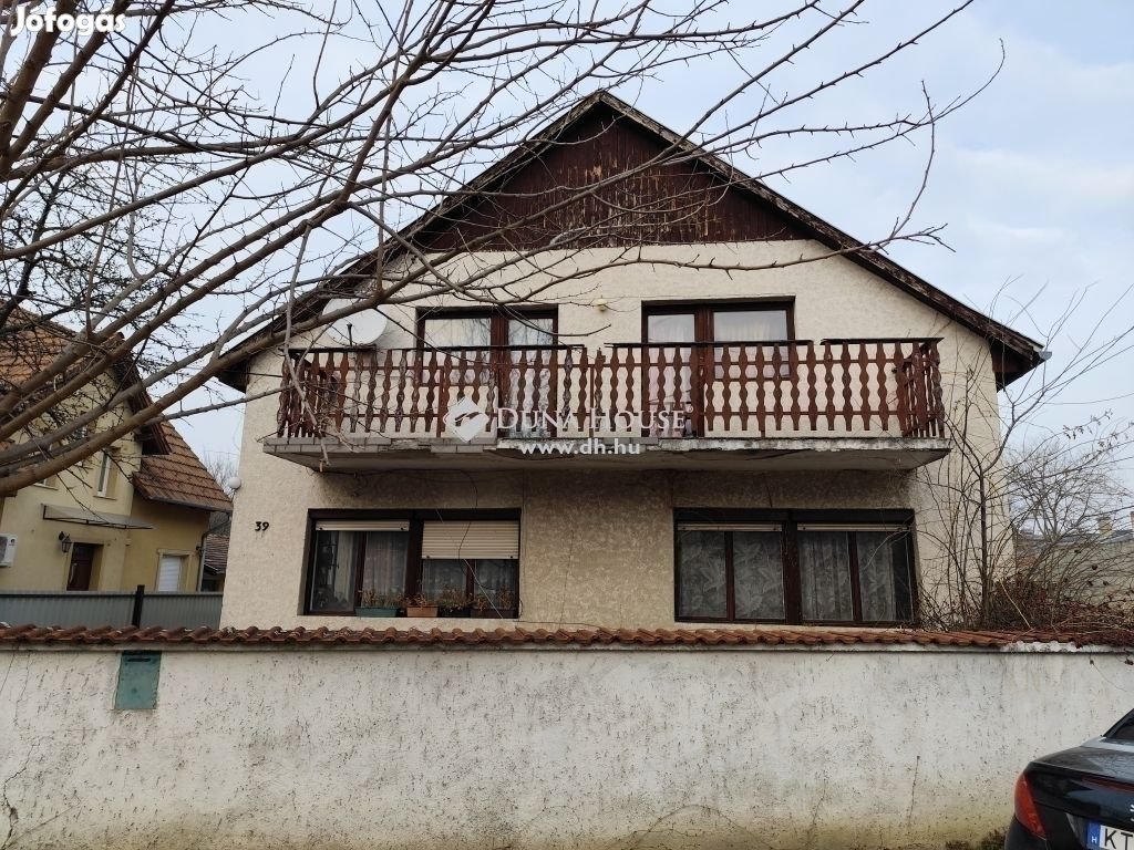 2 szintes, 6 szobás családi ház garázzsal
