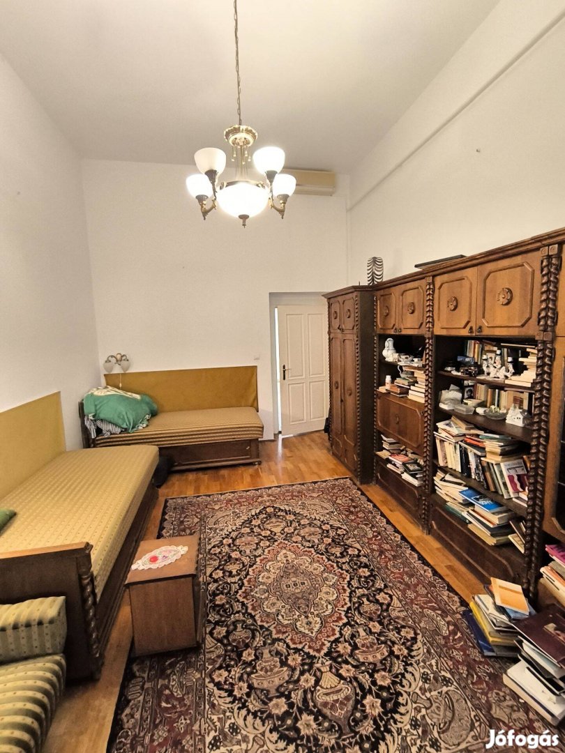 2 szobás 1. emeleti polgári lakás Szeged- Belváros