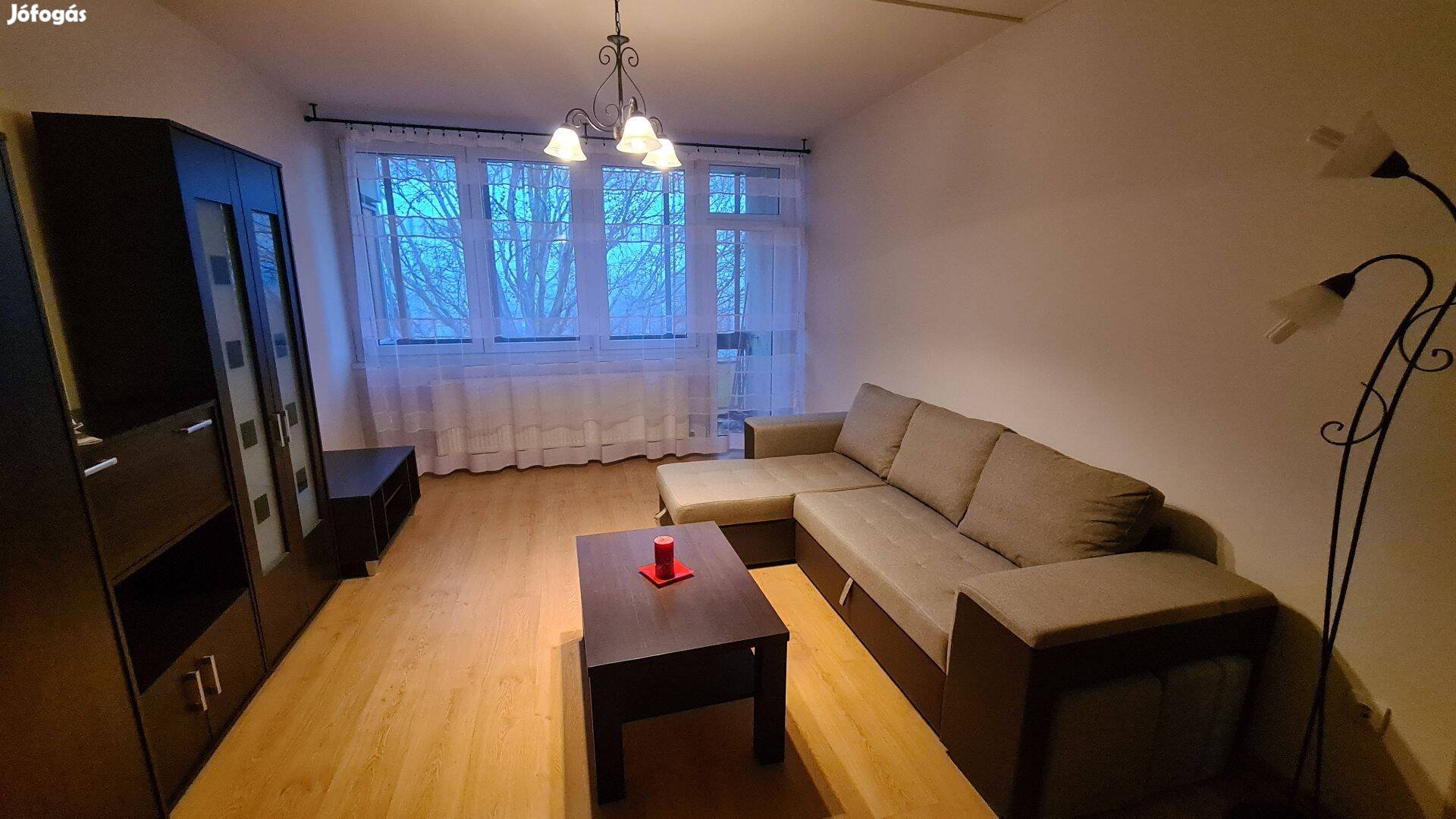 2 szobás felújított bútorozott téglalakás kiadó!