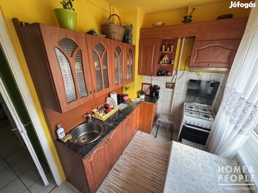 2 szobás panel lakás eladó Makón!
