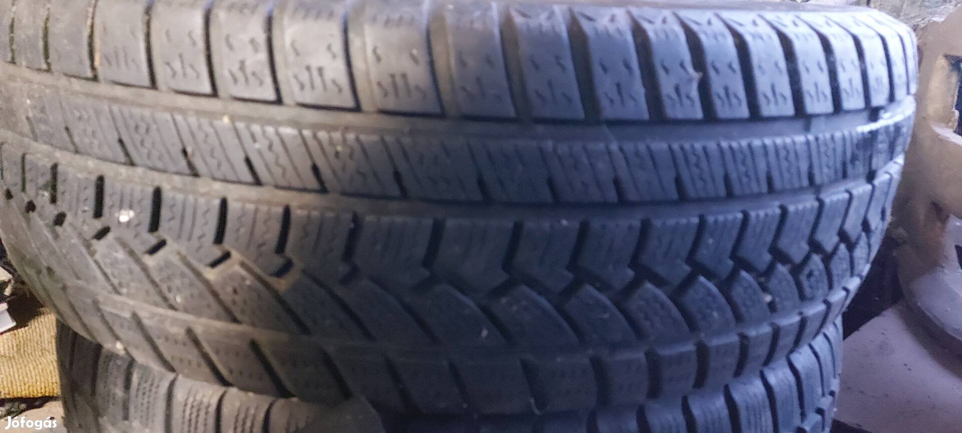 2 téli 235/65R17 