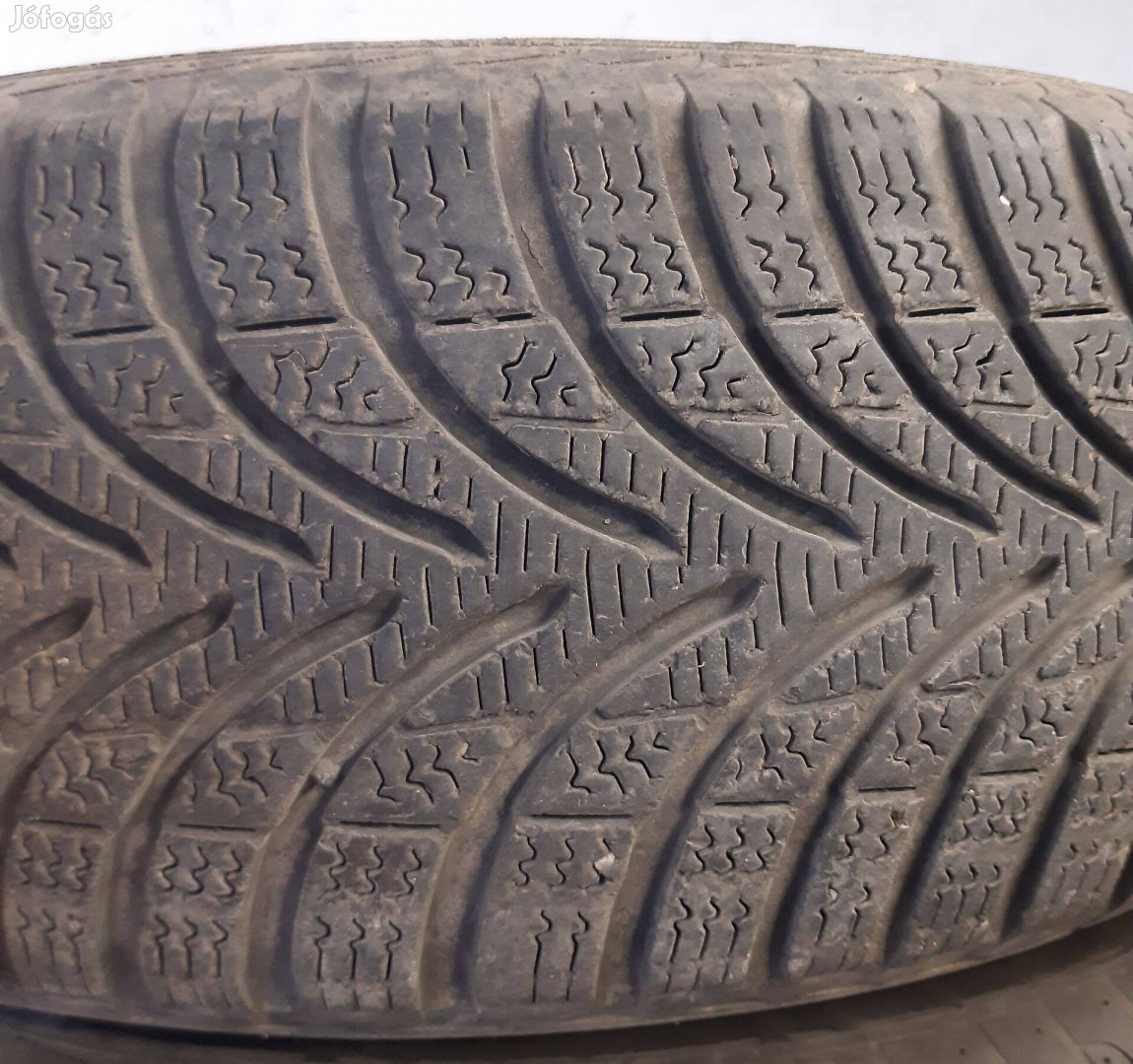 2db 175/70R13 82T Apollo téligumi