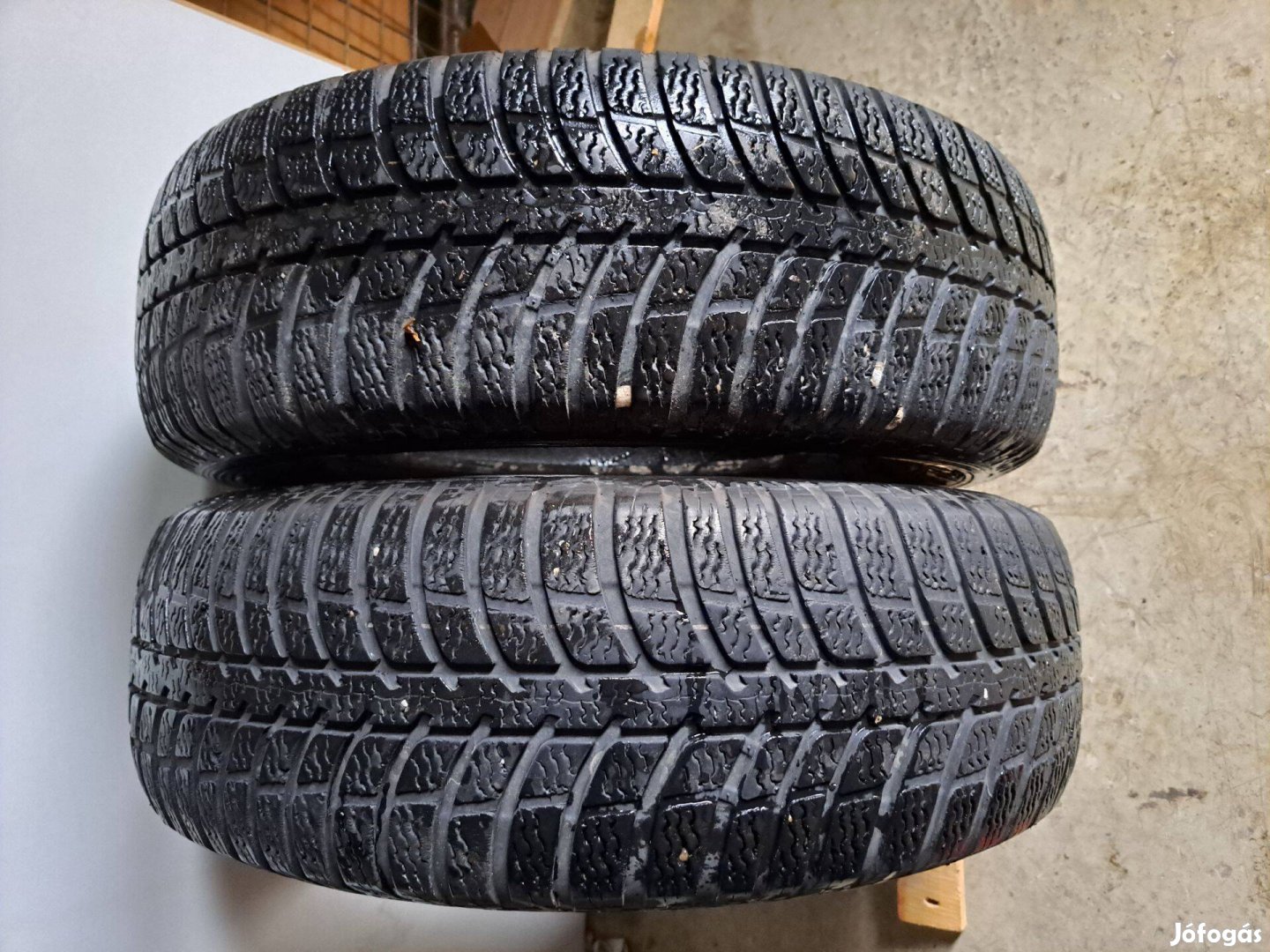 2db 195/65 R15 Kumho Téli gumi eladó!! ára! 4000Ft/db Állapota: 4-5mm