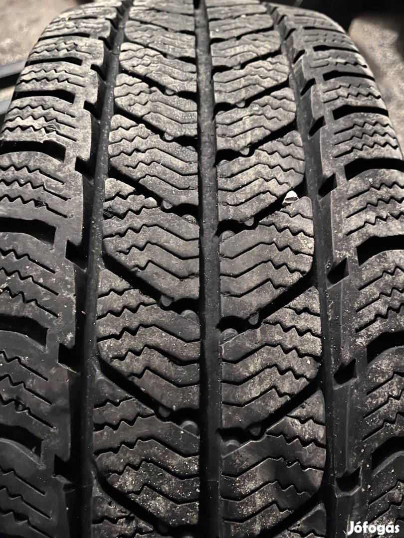 2db 205/65r16c Semperit téligumi 