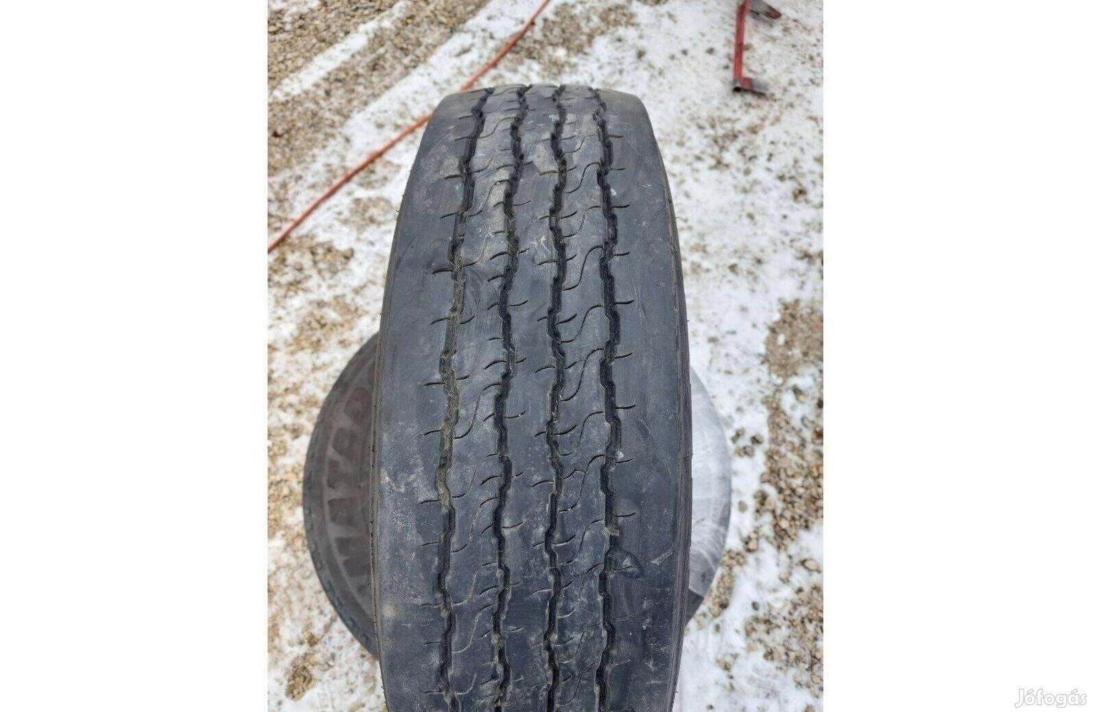 2db 205/75 r17.5 kormányzott gumi 25 000 Ft/db