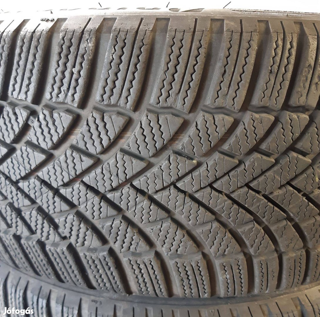 2db 215/45R18 93V Bridgestone LM005 téligumi