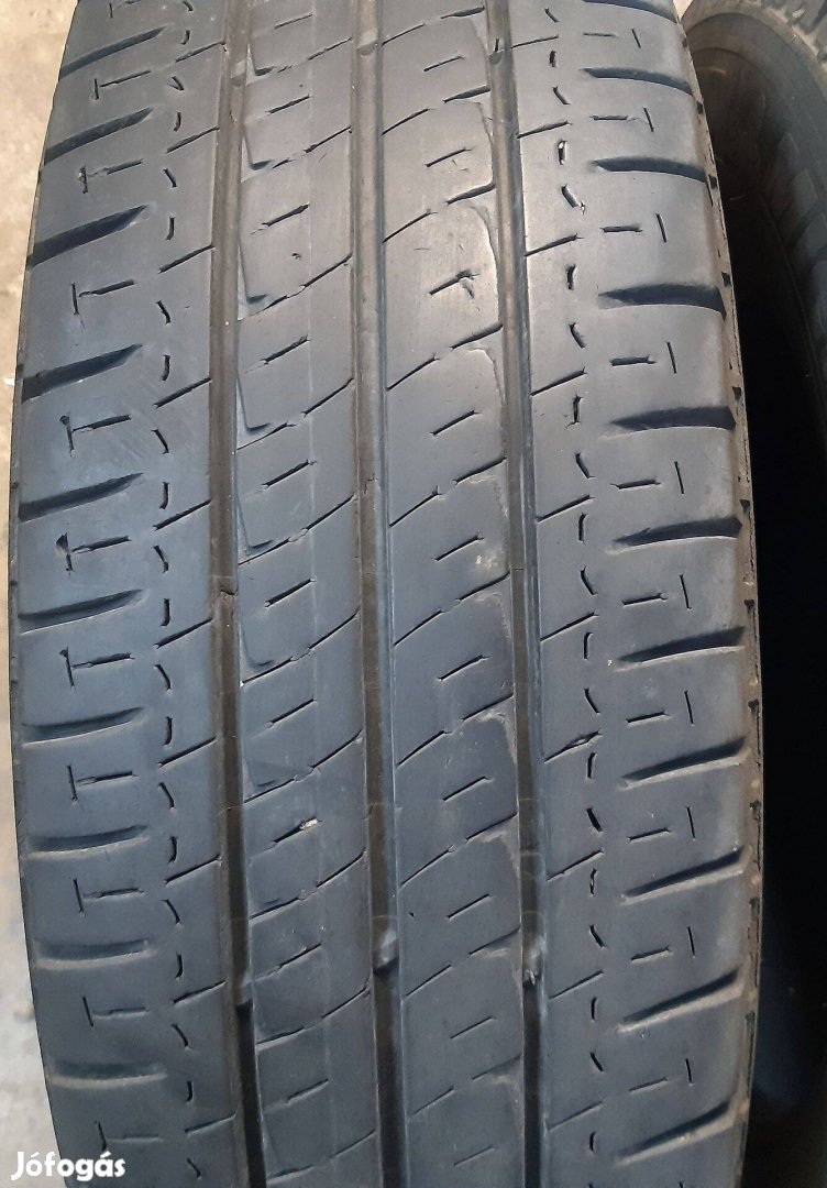 2db 215/70R15C 109/107 S Michelin Agilis nyárigumi