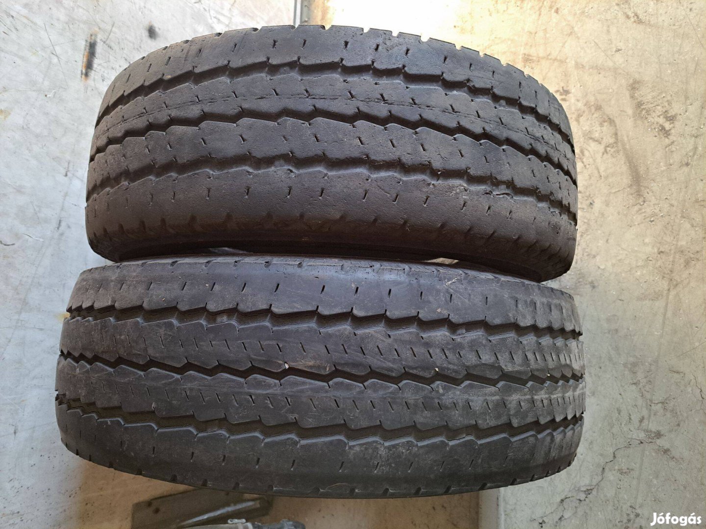 2db 215/70 R15C Continental Vancocamper teherautó gumi eladó!!!