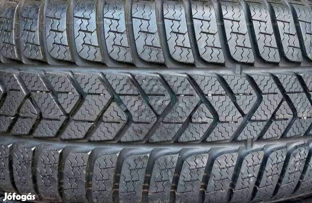 2db 225/40 r19 Pirelli téli 2016 6.5- 7mm, 20000ft/db