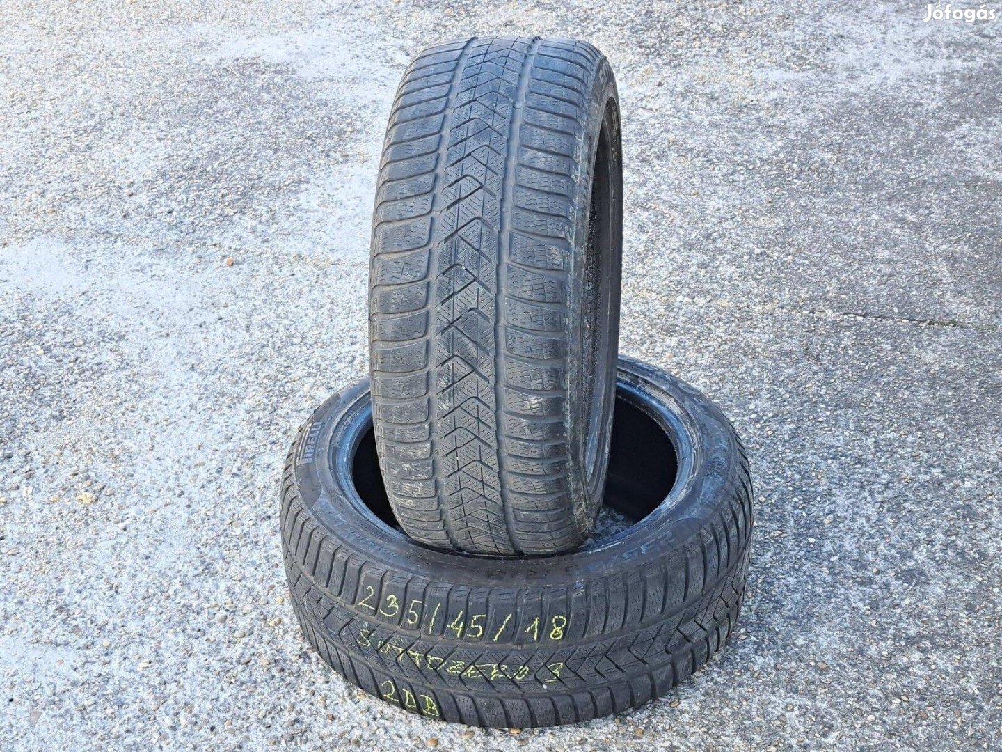 2db 235/45 R18 Pirelli téli gumi 235/45R18 SEAL