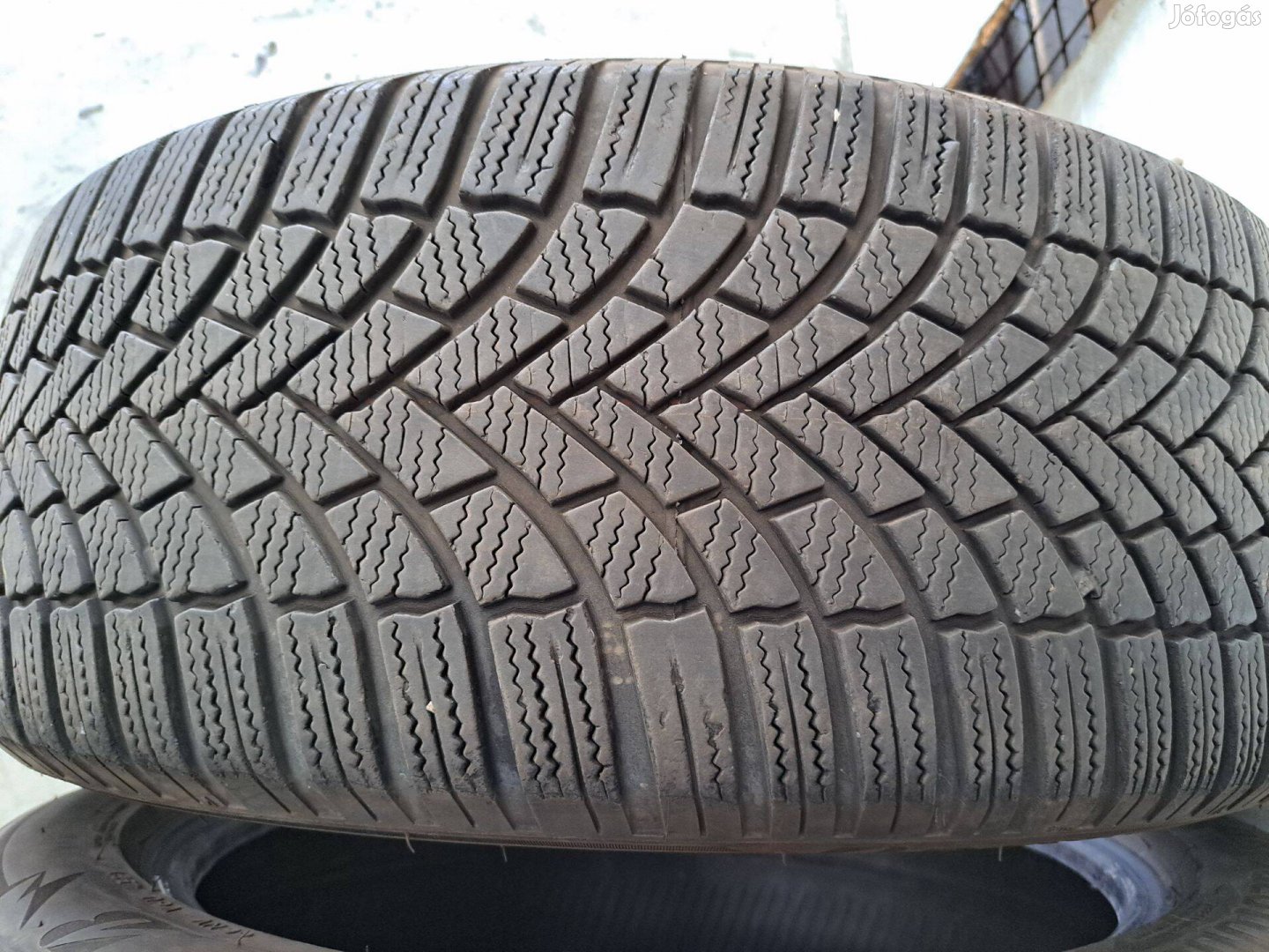 2db 235/50 R19 Bridgestone Blizzak LM005 (Peremvédős) téli gumi eladó!