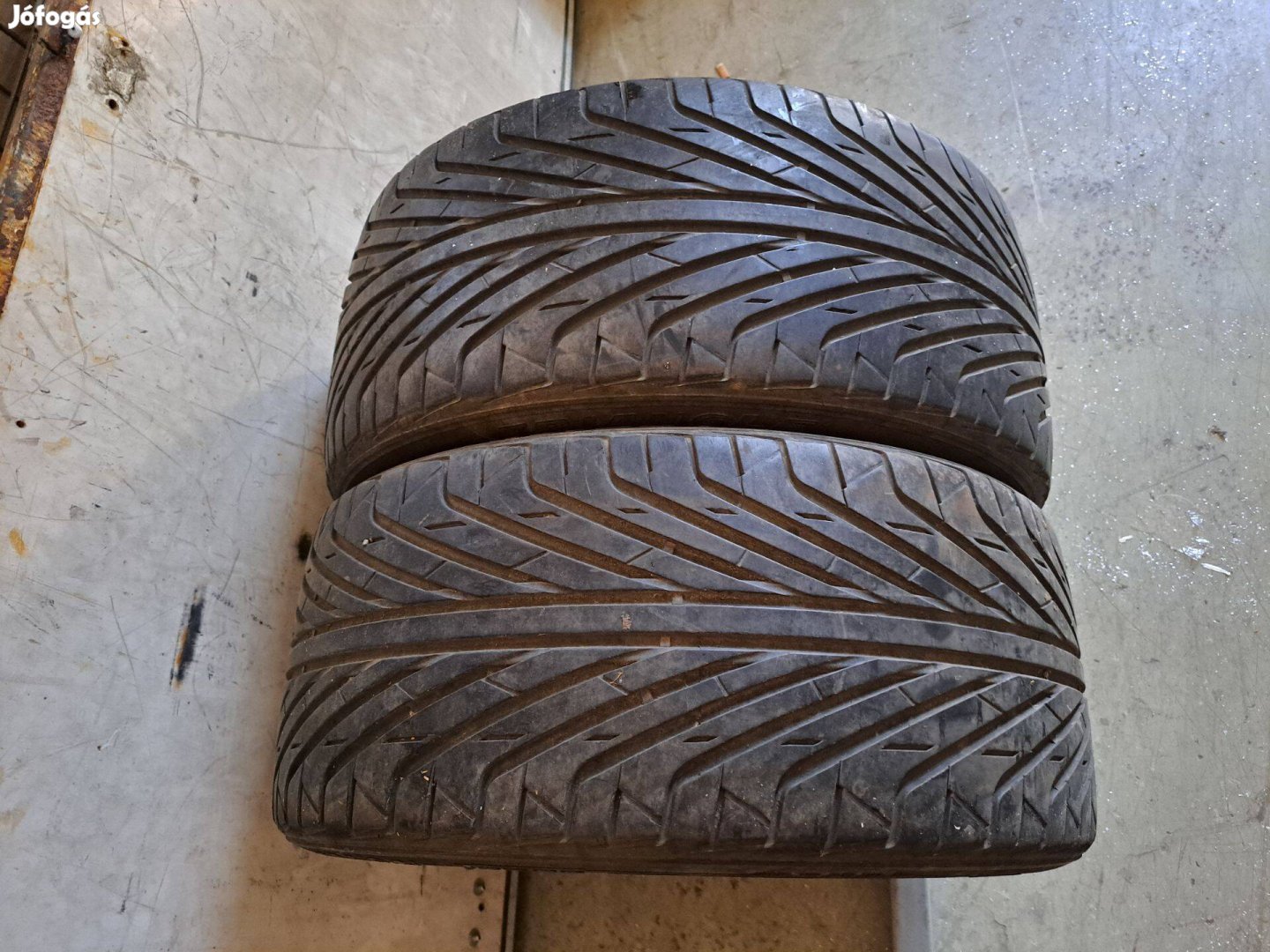 2db 245/40 R18 Triangle (Peremvédős) nyári gumi eladó! ára! 12500Ft/db