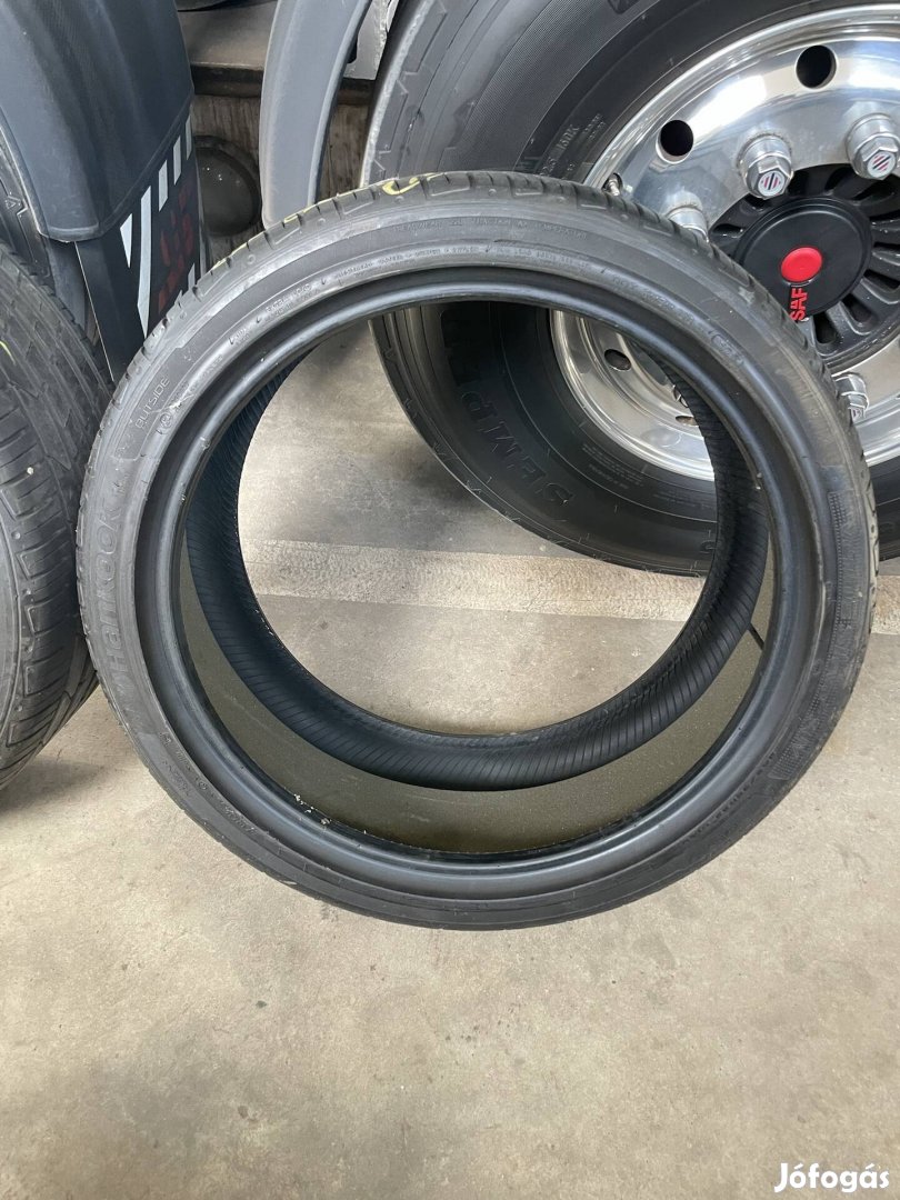 2db 285/35 R22'