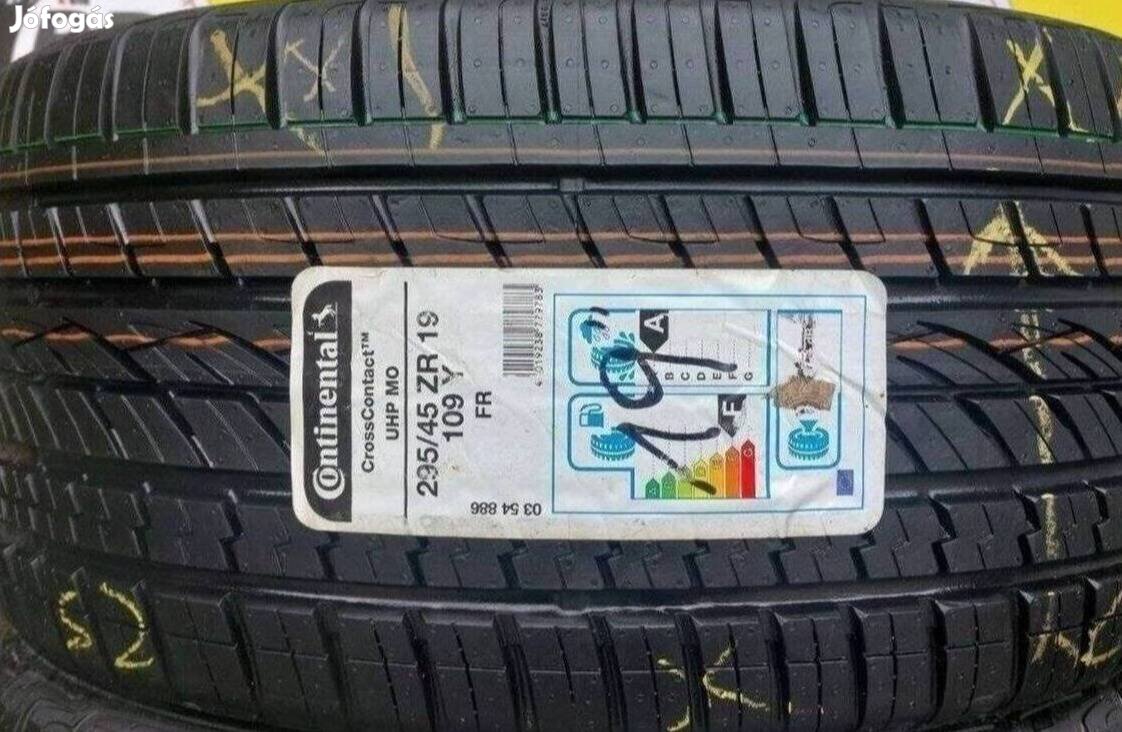 2db 295/45 r19 Continental Cross Contact,,Évjárat:2016 25000 Ft/db