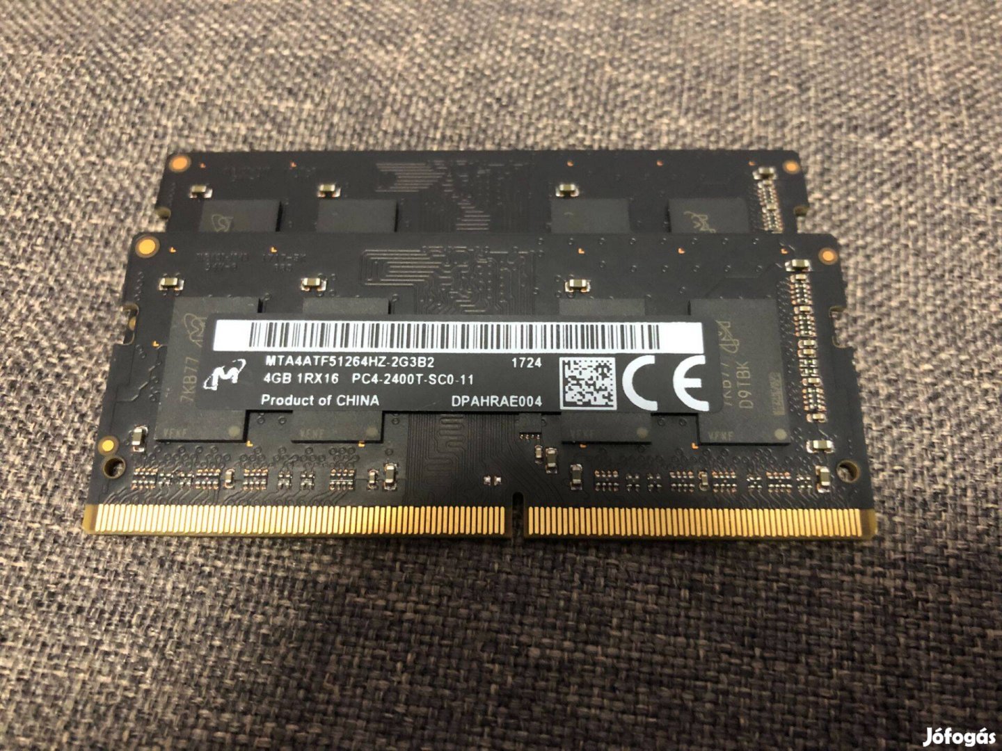 2db 4GB DDR4 2400MHz memória egyben eladó!