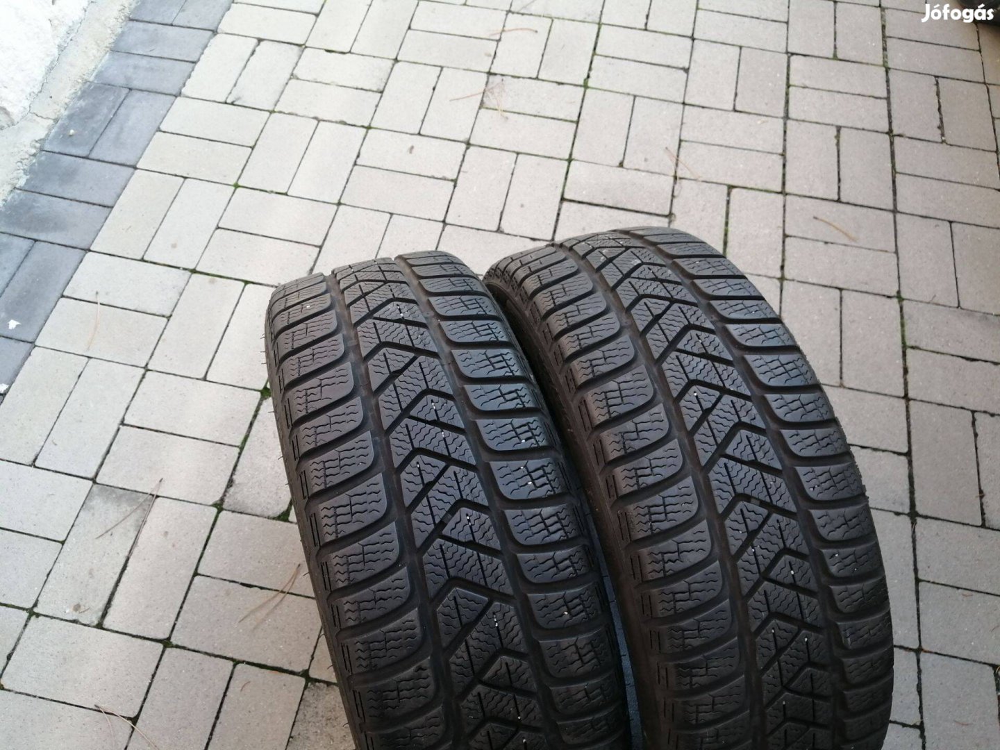 2db 90%-os Pirelli 205/40 R18 téli gumi