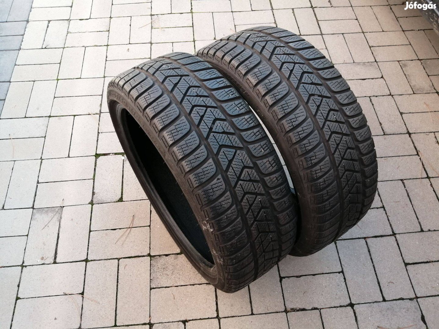 2db 90%-os Pirelli 205/40 R18 téli gumi