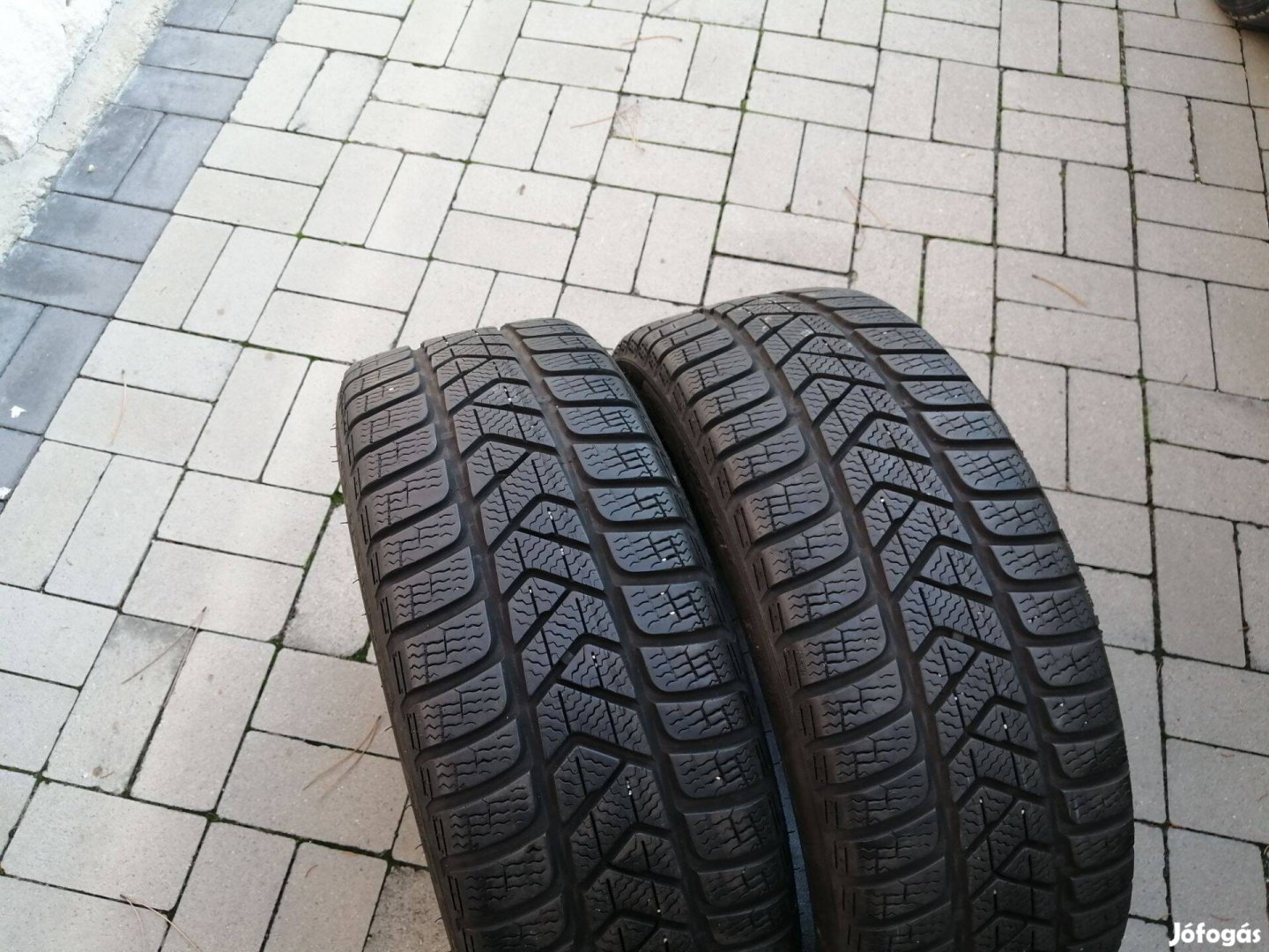 2db 90%-os Pirelli 205/40 R18 téli gumi