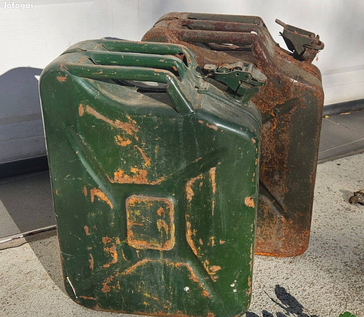 2db Fém benzineskanna eladó